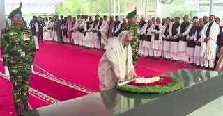 বঙ্গবন্ধুর প্রতিকৃতিতে প্রধানমন্ত্রীর শ্রদ্ধা